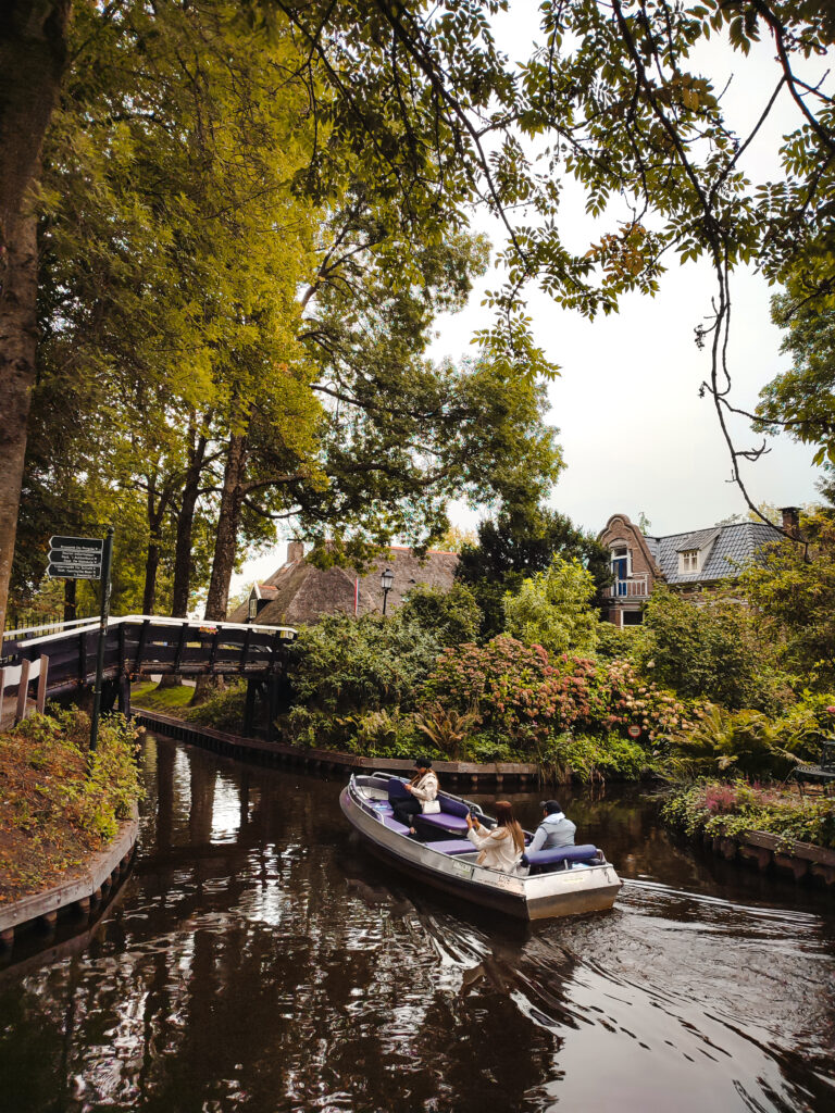 Boat in giethoorn
